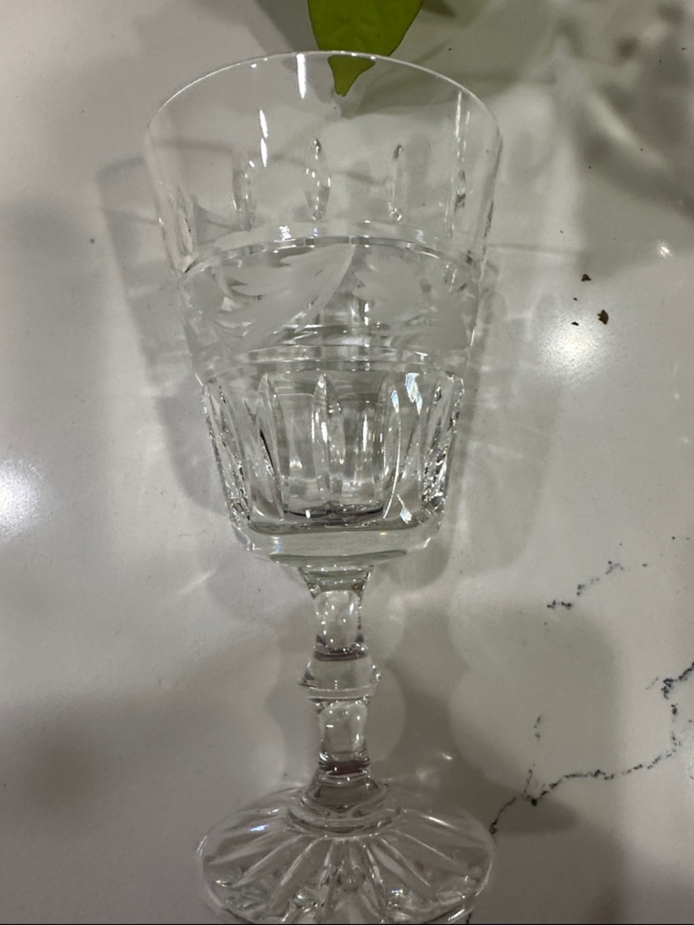 Vintage Crystal Etched Wine Glasses - Clear - Unbranded - Picture 2 of 3